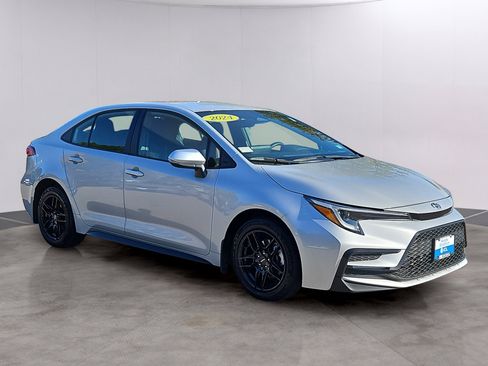 Used 2024 Toyota Corolla SE image 3