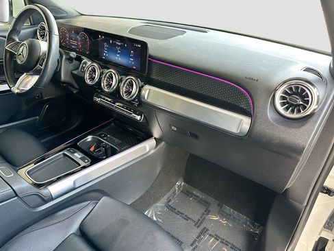 Used 2024 Mercedes-Benz GLB 250 image 28