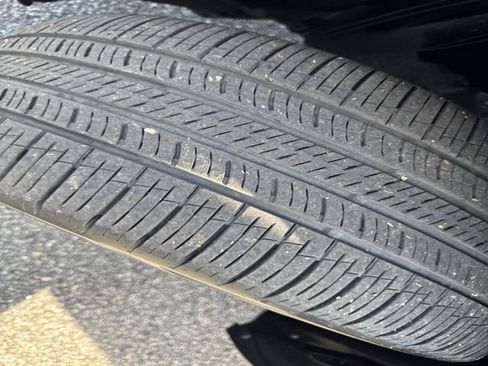 Used 2025 Volkswagen Atlas SE image 31