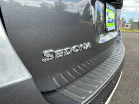 Used 2018 Kia Sedona SX Limited FWD image 35