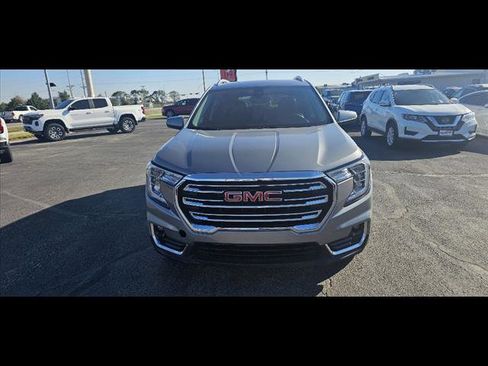 Used 2024 GMC Terrain SLT image 8