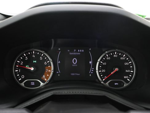 Used 2019 Jeep Renegade Latitude AWD/4WD image 10