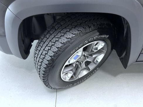 Used 2019 Jeep Cherokee Trailhawk w/ Cold Weather Group AWD/4WD image 23