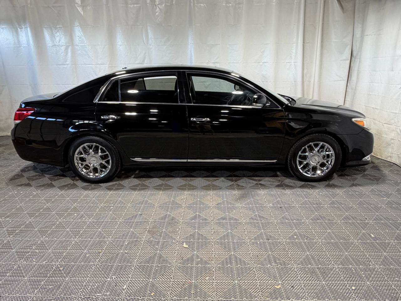 Used 2011 Toyota Avalon Limited FWD image 9