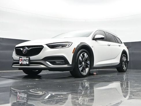 Used 2018 Buick Regal Essence w/ Driver Confidence Package #1 AWD/4WD image 49
