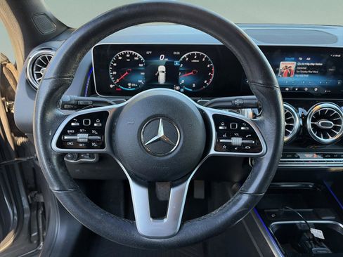 Used 2021 Mercedes-Benz GLB 250 w/ Premium Package image 9