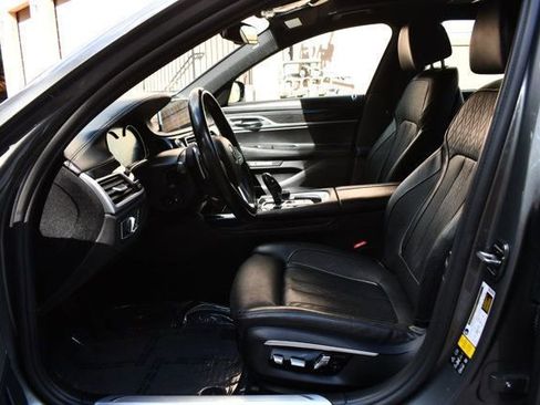 Used 2017 BMW 750i xDrive image 27