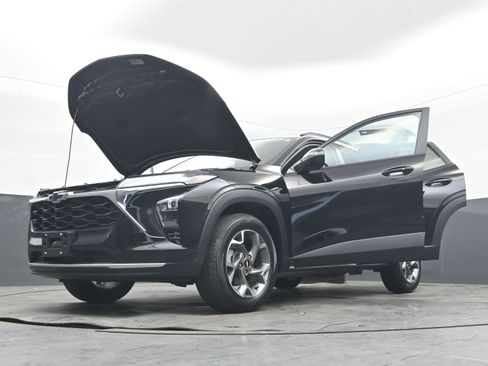 New 2026 Chevrolet Trax LT w/ Driver Confidence Package FWD image 38