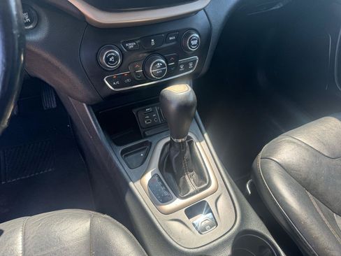 Used 2016 Jeep Cherokee Limited FWD image 26