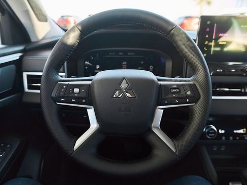 New 2026 Mitsubishi Outlander SE FWD image 38