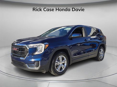 Used 2023 GMC Terrain SLE image 9