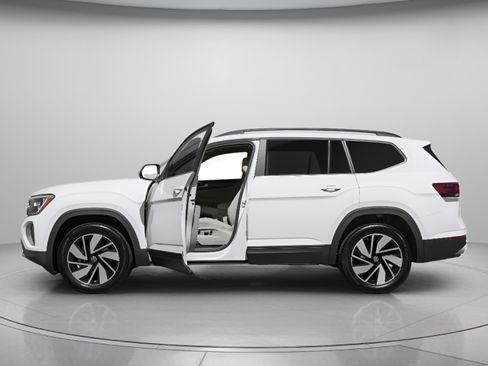 Used 2024 Volkswagen Atlas SE FWD image 2