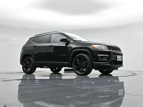 Used 2021 Jeep Compass Latitude image 4