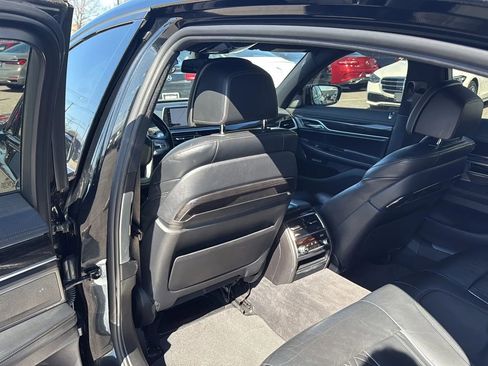 Used 2016 BMW 750i image 13