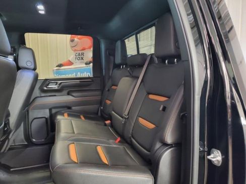 Used 2025 GMC Sierra 2500 AT4 image 9
