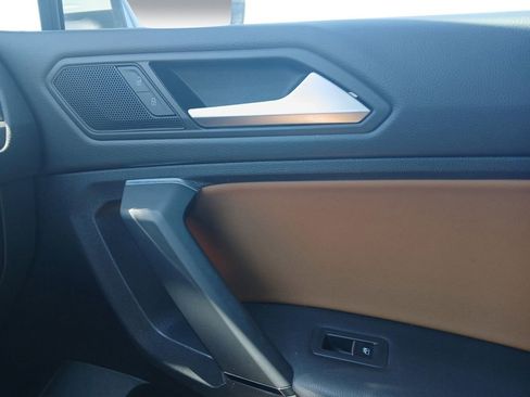 Used 2019 Volkswagen Tiguan SE w/ Panoramic Sunroof Package FWD image 10