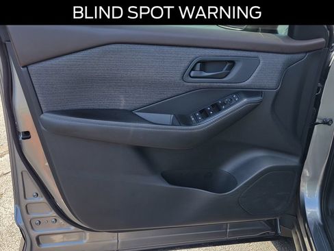 Used 2021 Nissan Rogue S FWD image 19