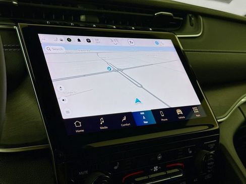 Used 2024 Jeep Grand Cherokee L Limited w/ Black Appearance Package image 13