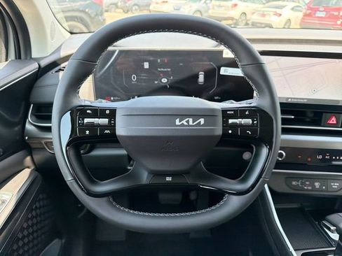 New 2027 Kia Carnival SX w/ Dark Edition Package FWD image 10