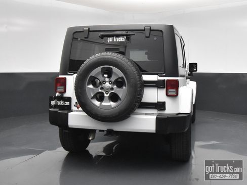 Used 2016 Jeep Wrangler Unlimited Sahara w/ Max Tow Package AWD/4WD image 6