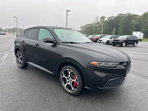 Used 2025 Alfa Romeo Tonale w/ Premium Package AWD/4WD image 3