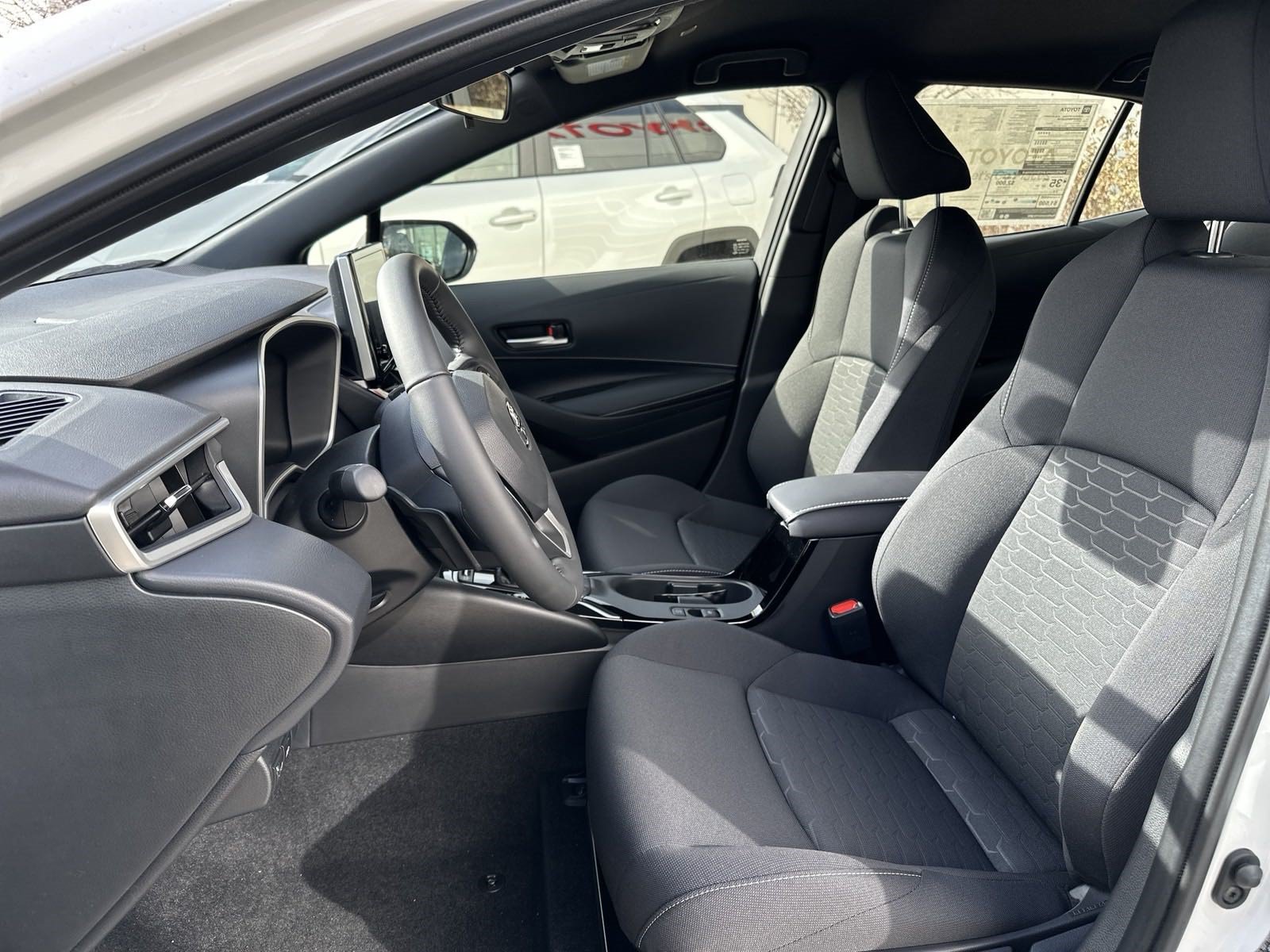 Used 2025 Toyota Corolla SE w/ SE Package FWD image 11