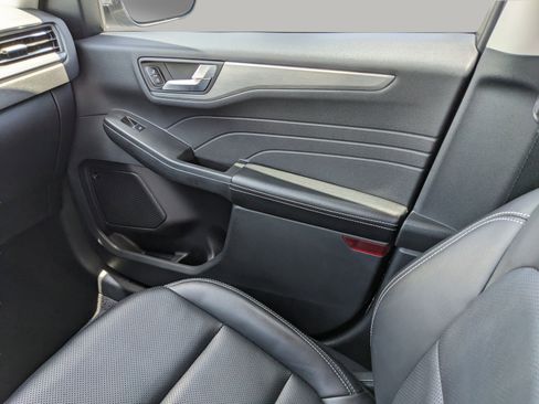 Used 2021 Ford Escape Titanium FWD image 20