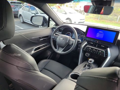 Used 2024 Toyota Venza XLE AWD/4WD image 14