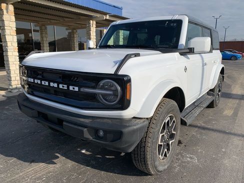 Used 2025 Ford Bronco Outer Banks image 7