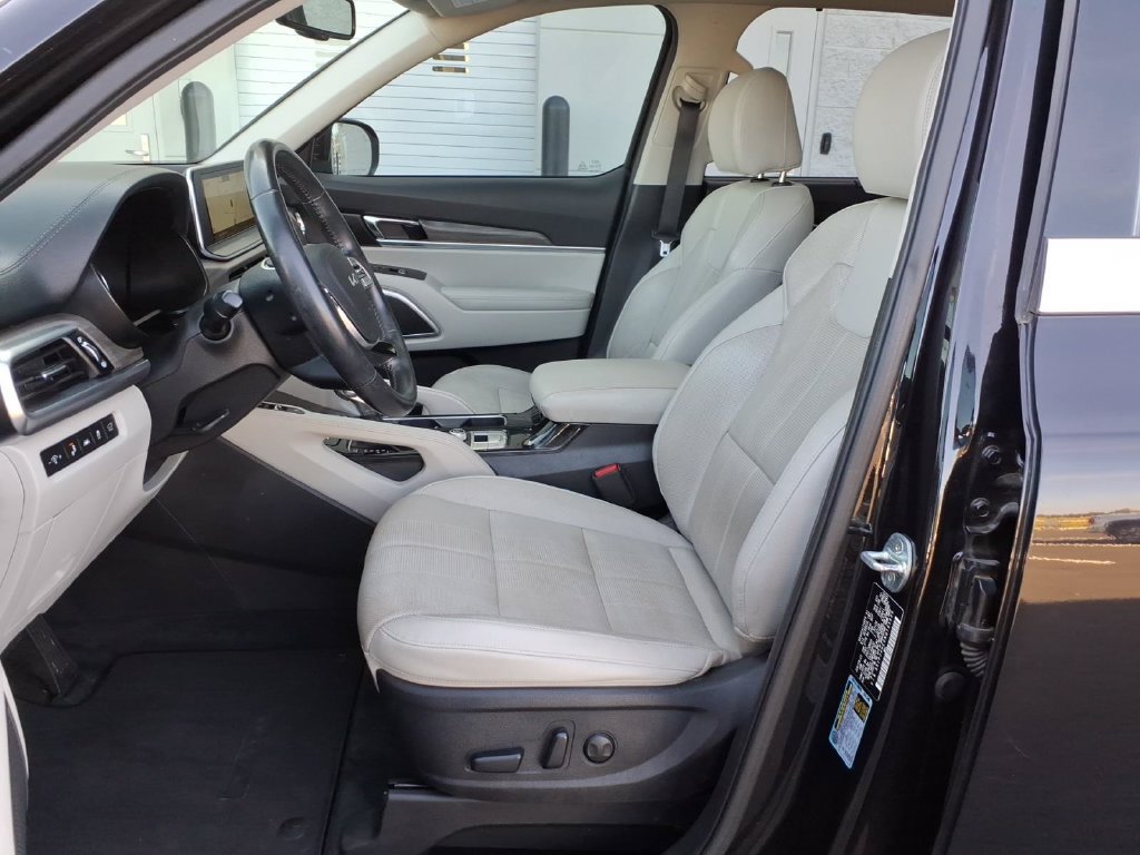 Used 2022 Kia Telluride EX w/ EX Premium Package FWD image 12