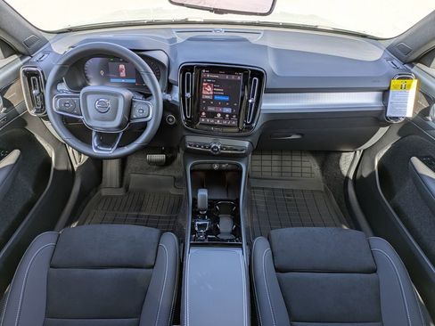 New 2026 Volvo XC40 B5 Ultra w/ Protection Package Premier image 19