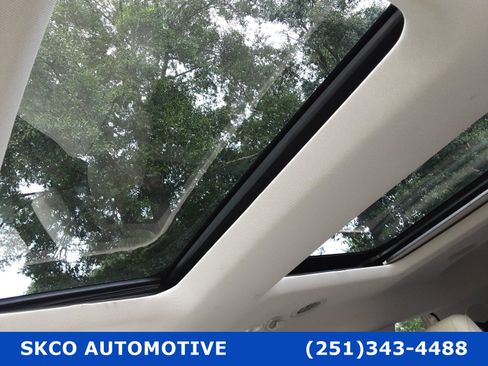 Used 2019 Ford Explorer Platinum image 26