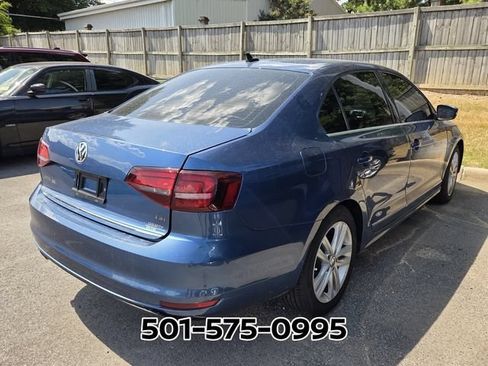 Used 2017 Volkswagen Jetta SEL FWD image 4