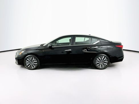 Used 2025 Nissan Altima 2.5 SV FWD image 4