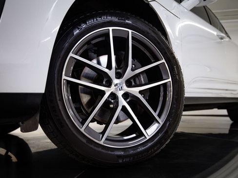 Certified 2023 Porsche Macan AWD/4WD image 12