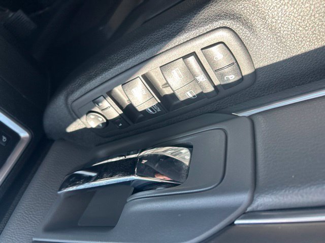 Used 2024 RAM 1500 Classic SLT AWD/4WD image 13