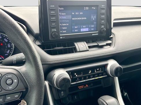 Used 2020 Toyota RAV4 LE FWD image 25
