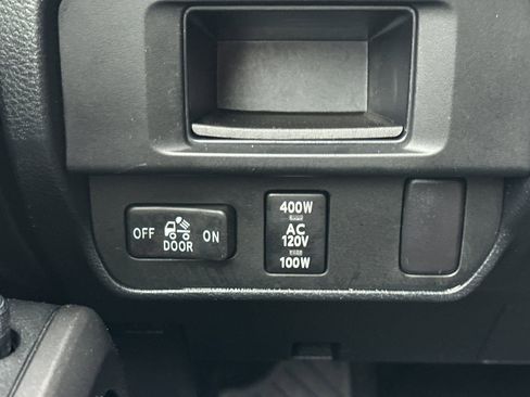 Used 2016 Toyota Tacoma TRD Sport image 28