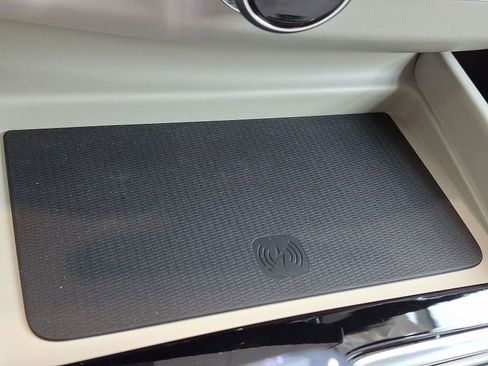 Certified 2026 Volvo XC60 T8 Ultra image 18