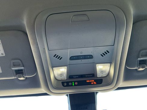 Used 2022 GMC Terrain SLT image 23