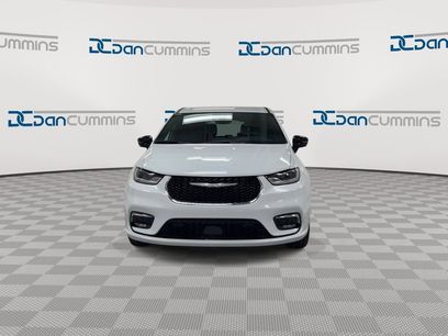 New 2026 Chrysler Pacifica Select