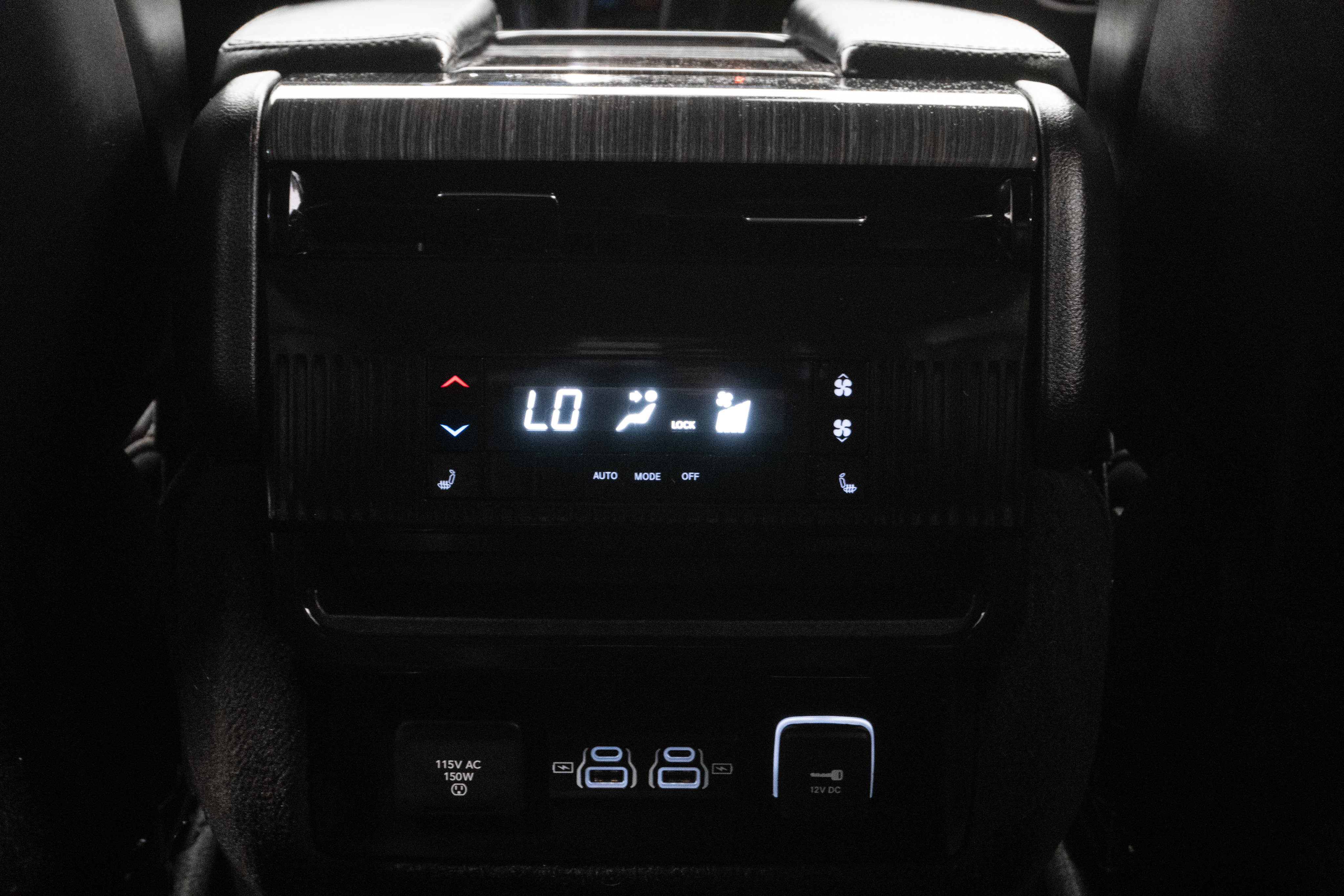 Used 2022 Jeep Wagoneer Series III w/ Rear Seat Video Group 1 AWD/4WD image 15