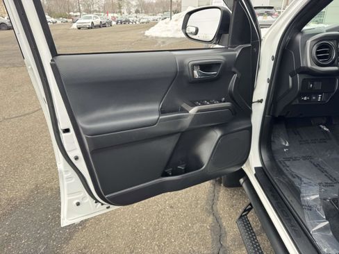 Certified 2022 Toyota Tacoma TRD Off-Road image 23