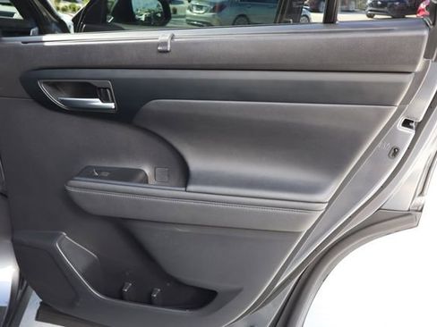 Used 2023 Toyota Highlander XSE FWD image 30