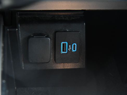 Used 2023 Ford Explorer XLT w/ Equipment Group 202A image 25