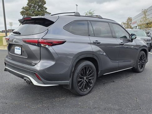 Used 2024 Toyota Highlander XSE image 4