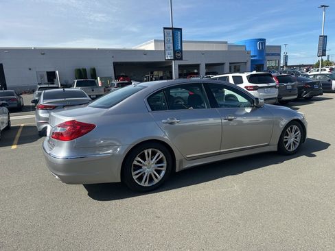 Used 2012 Hyundai Genesis 4.6 image 3