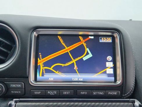 Used 2015 Nissan GT-R Premium image 32