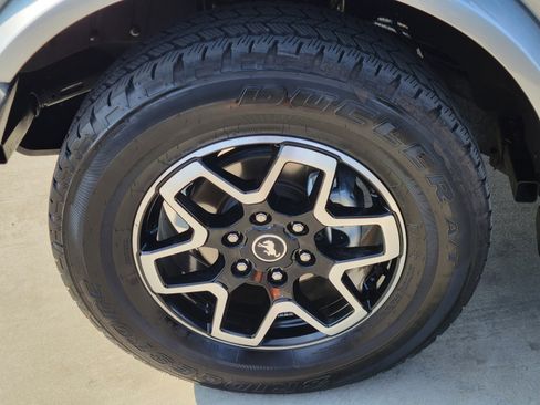 Used 2021 Ford Bronco Outer Banks image 9