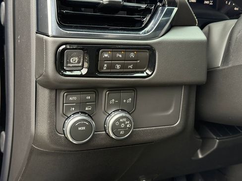 New 2026 GMC Yukon Elevation image 13